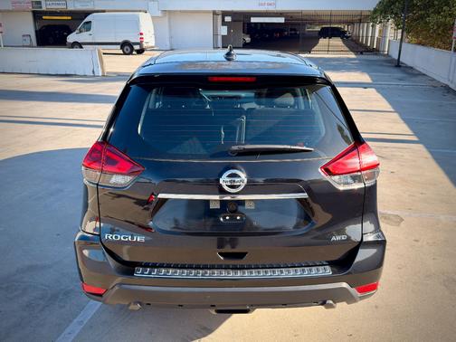 Black 2018 Nissan Rogue S