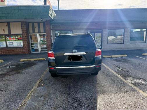 Black 2011 Toyota Highlander Base