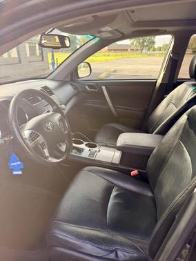 Black 2011 Toyota Highlander Base