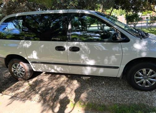 White 2000 Chrysler Voyager Base