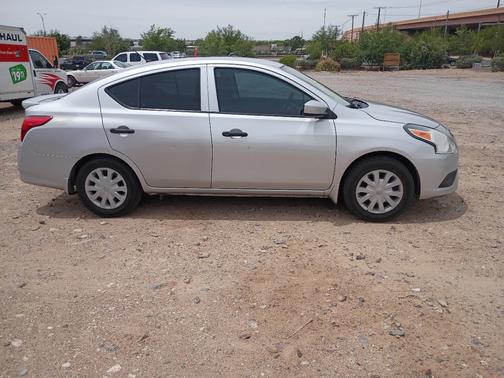 Silver 2018 Nissan Versa 1.6 S+