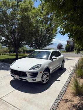 White 2018 Porsche Macan Macan