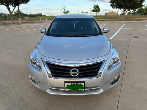 Silver 2013 Nissan Altima 3.5 SV