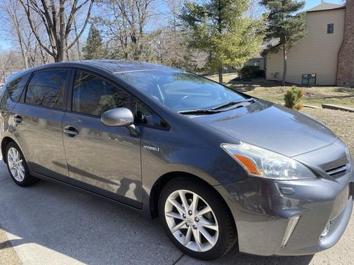 2013 Toyota Prius v Five