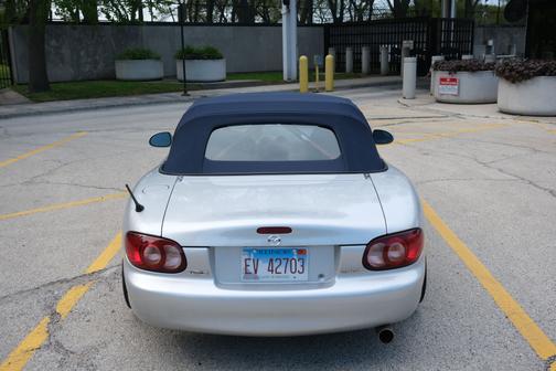 2001 Mazda MX-5 Miata Base