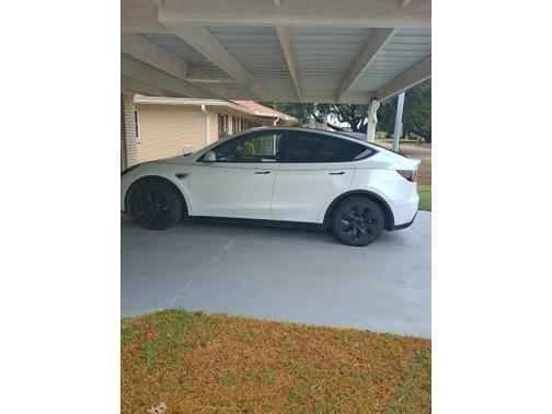 White 2024 Tesla Model Y Long Range