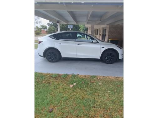 White 2024 Tesla Model Y Long Range