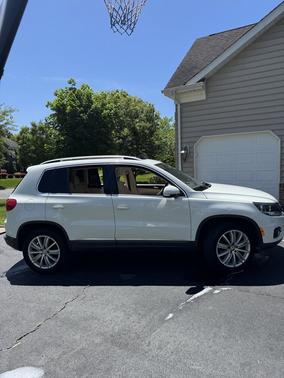 2015 Volkswagen Tiguan Auto SE