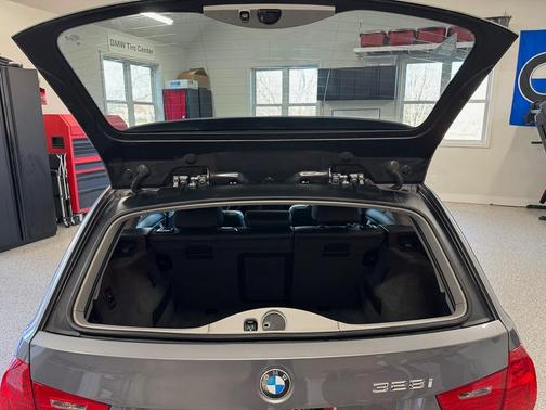 Gray 2009 BMW 328 i xDrive