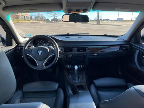 Gray 2009 BMW 328 i xDrive