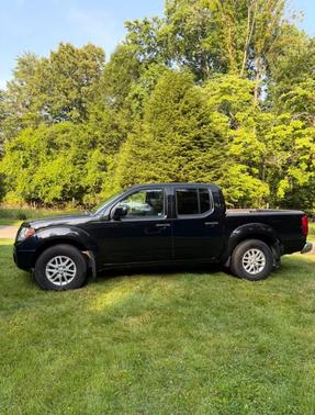 Black 2018 Nissan Frontier SV