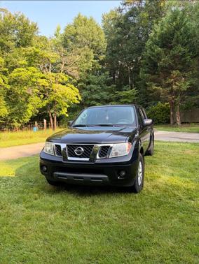 Black 2018 Nissan Frontier SV