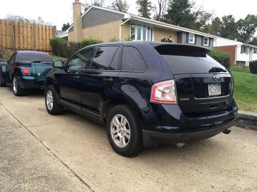 Blue 2008 Ford Edge SE