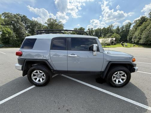 2014 Toyota FJ Cruiser Base