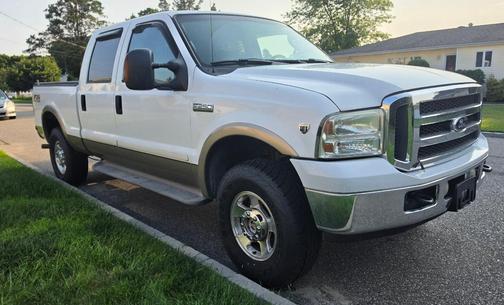 White 2005 Ford F-250 Lariat Crew Cab Super Duty