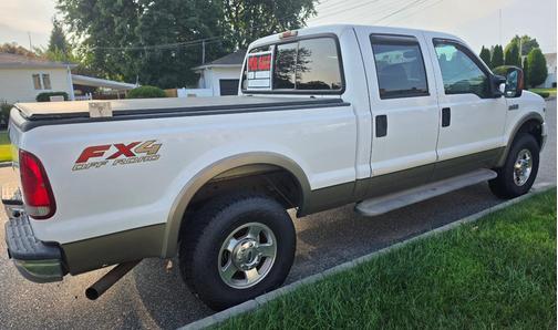 White 2005 Ford F-250 Lariat Crew Cab Super Duty