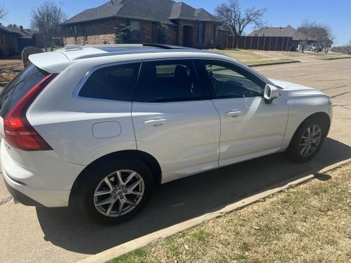 2020 Volvo XC60 T5 Momentum