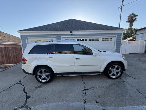 White 2009 Mercedes-Benz GL-Class GL 550 4MATIC