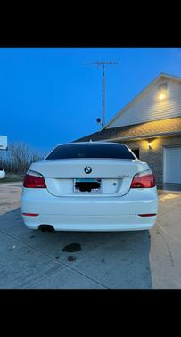 Photo 4 of 13 of 2010 BMW 528 i xDrive
