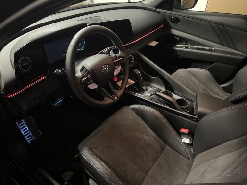 Photo 3 of 6 of 2022 Hyundai Elantra N Base