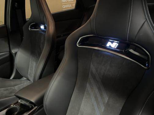 Photo 5 of 6 of 2022 Hyundai Elantra N Base