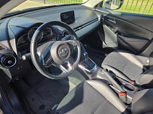 2020 Toyota Yaris XLE