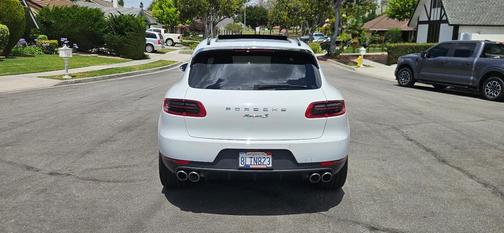 White 2018 Porsche Macan Macan S