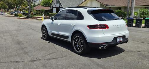White 2018 Porsche Macan Macan S