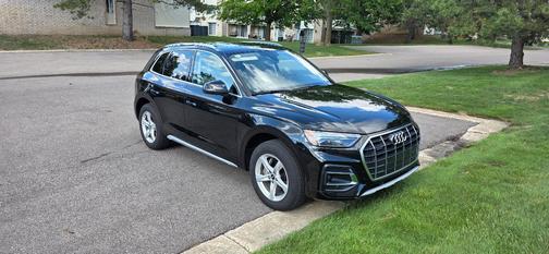 Black 2025 Audi Q5 40 Premium