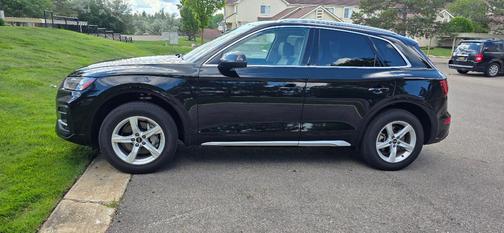 Black 2025 Audi Q5 40 Premium