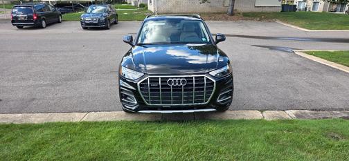 Black 2025 Audi Q5 40 Premium