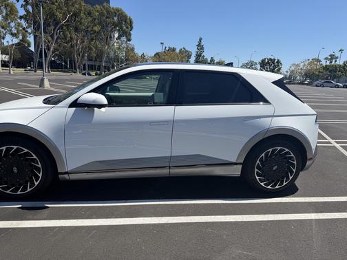 White 2024 Hyundai IONIQ 5 Limited