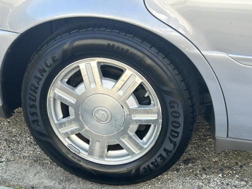 2005 Cadillac DeVille Base