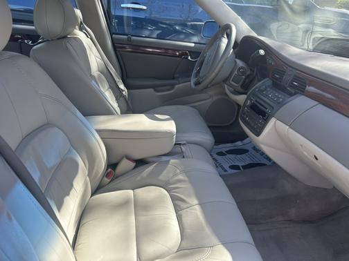 2005 Cadillac DeVille Base