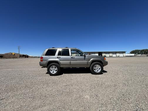 Silver 1998 Jeep Grand Cherokee Limited 4WD