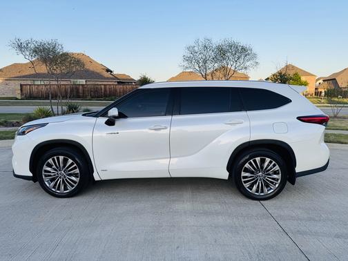 2021 Toyota Highlander Hybrid Platinum