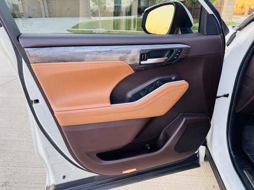 2021 Toyota Highlander Hybrid Platinum