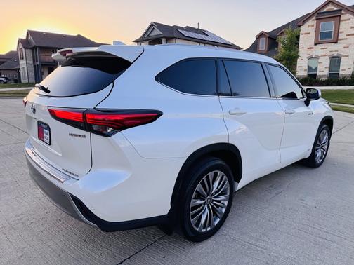 2021 Toyota Highlander Hybrid Platinum