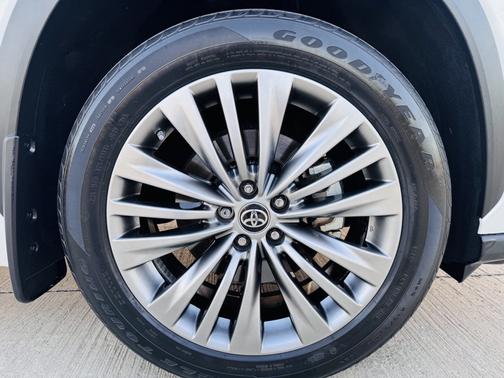 2021 Toyota Highlander Hybrid Platinum