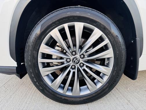 2021 Toyota Highlander Hybrid Platinum