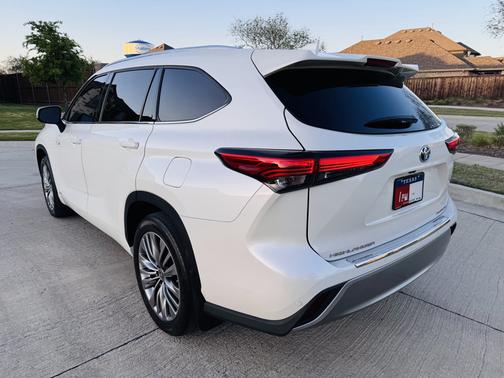 2021 Toyota Highlander Hybrid Platinum