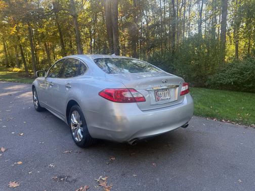 2011 INFINITI M37x Base