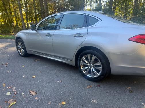 2011 INFINITI M37x Base