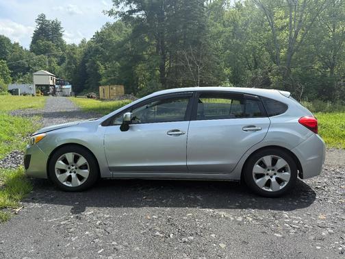 Silver 2013 Subaru Impreza 2.0i