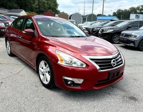 Red 2014 Nissan Altima 2.5 SV