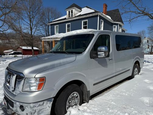 2013 Nissan NV Passenger NV3500 HD SL V8