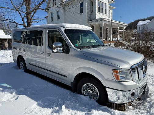 2013 Nissan NV Passenger NV3500 HD SL V8