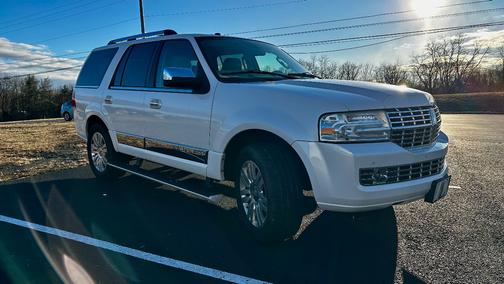 White 2011 Lincoln Navigator Base