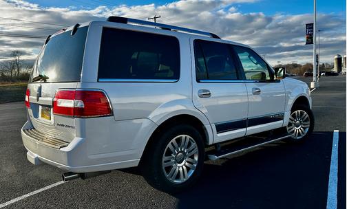 White 2011 Lincoln Navigator Base