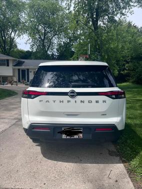 White 2025 Nissan Pathfinder S